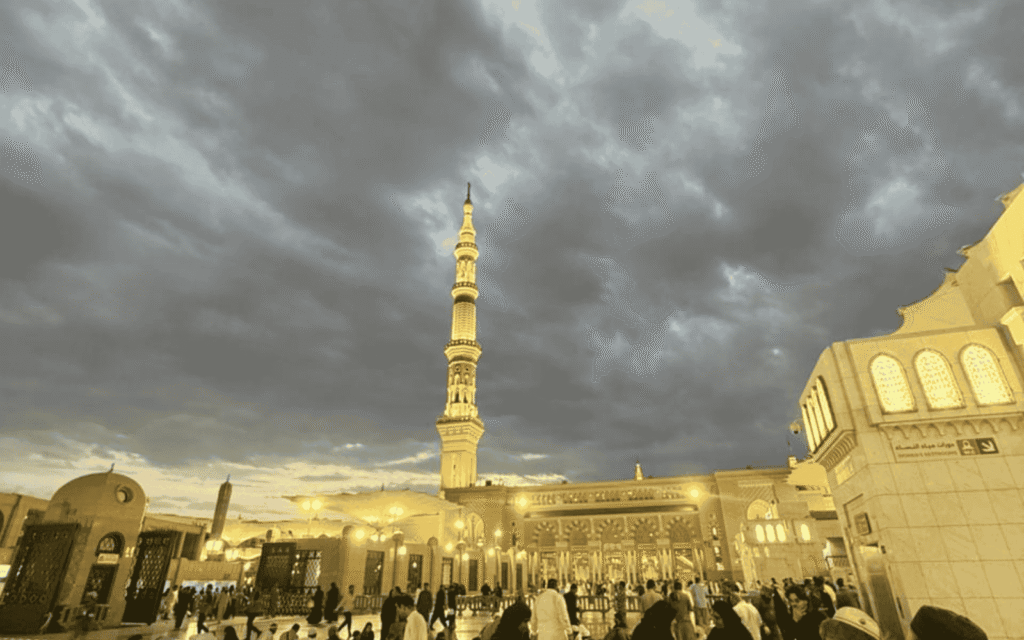 Photo of Masjid Nabawi from Side